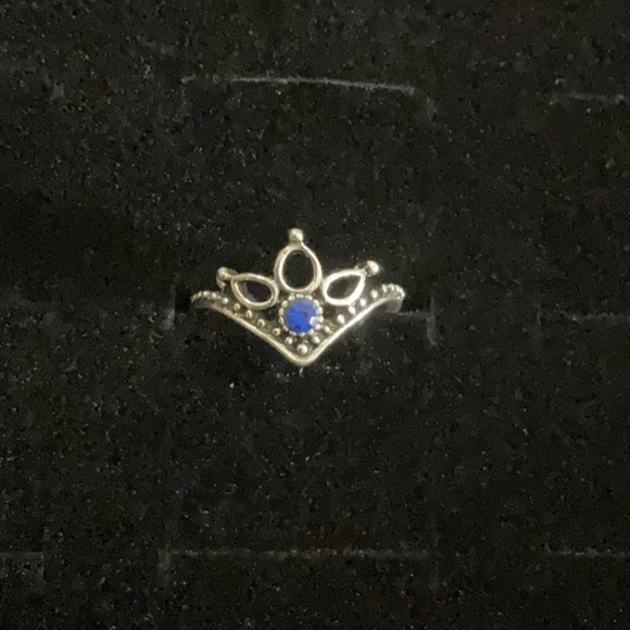 Elegant Silver Crown Ring with Blue Gemstone Size 5 - Picture 1 of 7